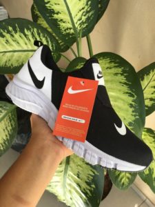 Nike - Preto com Branco