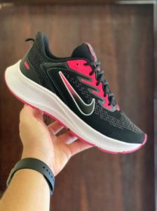 Nike Zoom Winflo - Preto com Rosa