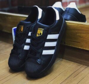 Adidas SuperStar - Preto com Branco e Ouro