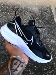 Nike - Trail - Preto com Branco